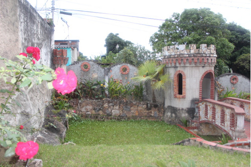 Venta Casa  Con Diseño De La Edad Media Contemporánea Castillo