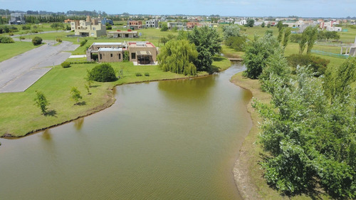 Imagen 3 de 8 de Lote En Venta En Barrio Cruz Del Sur 800m2. Oportunidad!
