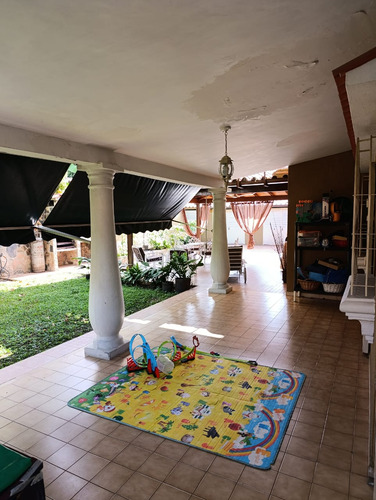 Casa En Venta En Valles De Camoruco Calle Cerrada Mcc