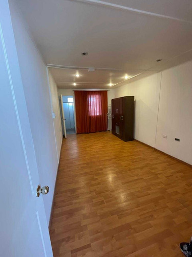Amplia Casa En Arriendo (80084)