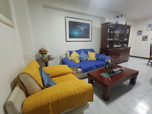 María Vergara Vende: Fresco Y Acogedor Apartamento  La Candelaria Mls #24-5627 