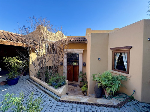 Hermosa Casa En Venta De 5 Dorm. En Las Condes
