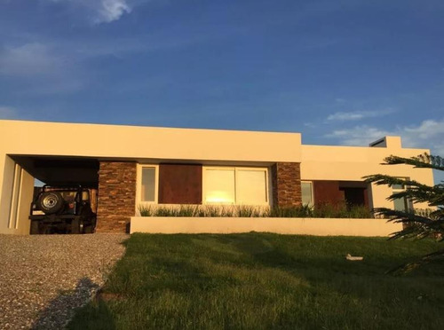 Hermosa Casa Estilo Americano En La Tahona