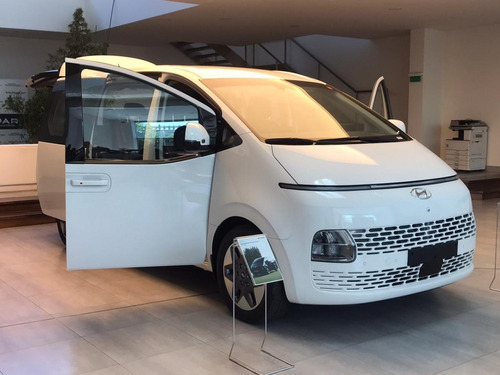 Hyundai Staria 4wd - 0km