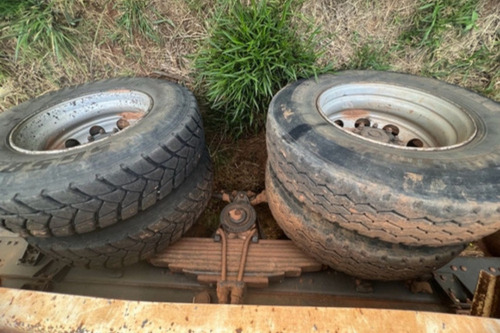 Volvo 310 Truck Cacamba Com Divida