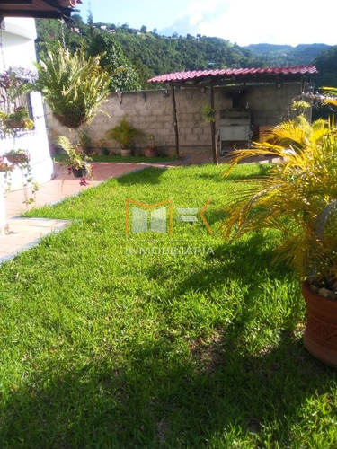 Imagen 11 de 21 de Mk Inmobiliaria, Vende Bella Y Cómoda Casa De 1389,88 Mts² De Terreno Y 403,81 Mts² De Construcción, Ubicada En La Urbanización Karimao Country / 04128517764