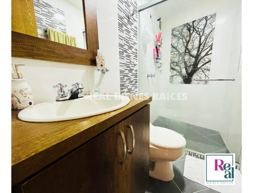 Apartamento En Segundo Piso Con Ascensor Excelente Ubicación