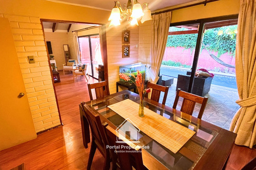 Amplia Casa, 4 Dormitorios, 3 Baños, Peñalolén