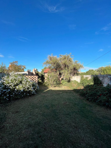 Casa En Venta De 2 Dormitorios C/ Cochera En Villa Floresta