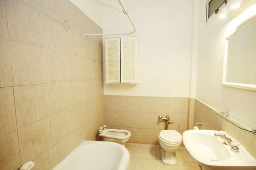 Recoleta - Cuatro Dormitorios Con Dependencia- Alquiler