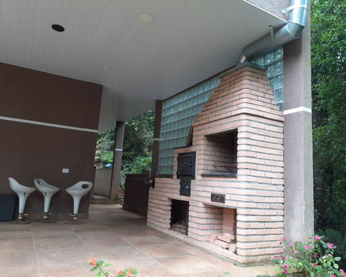 Imagem 1 de 12 de Linda Chácara Em Mairiporã 2 Suítes Sala Grande Com Lareira Terraço Com Varanda, Churrasqueira Forno E Fogão A Lenha Pomar Em Formação. - Mv117 - 69612413