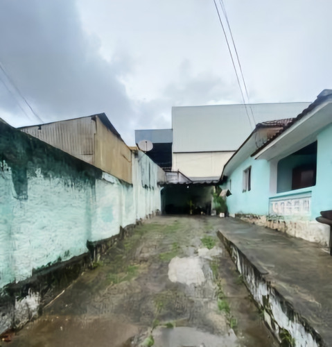 Casa Antiga Terreno Enorme Ótima Localização