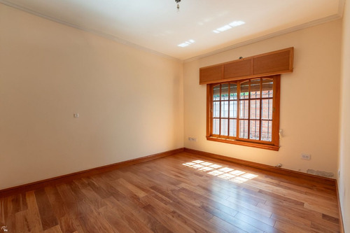 Casa De 3 Dormitorios Con Cochera En Villa Amelia