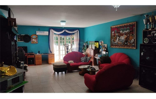 Vendo Casa Con Media Hectárea De Terreno En Capitán Miranda: 3 Habitaciones Y 2 Baños.