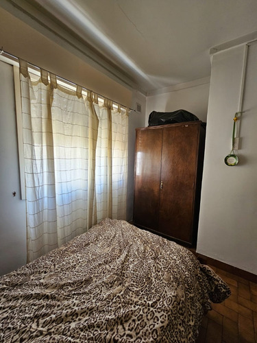 Venta Casa 4 Ambientes Con Consultorio Instalado. Fondo Libre Con Galería. Berazategui Oeste