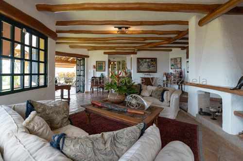 Casa En Venta 730 Mtrs2 ,con Vista. Calle Cerrada! La Lagunita Country Club Mls #24-25099 Francis Zeppieri