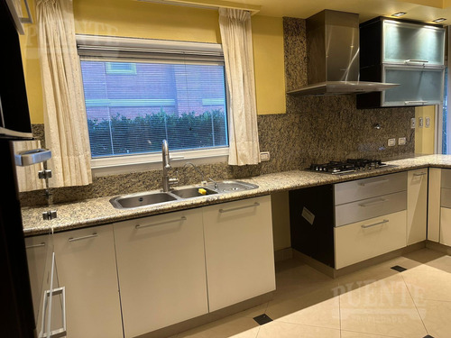 Importante Casa En Venta En Saint Thomas Sur 4 Dormitorios Escritorio Y Dependencias