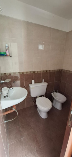 Casa 3 Amb. En Alquiler Con Cochera, Pileta. Ramos Mejía