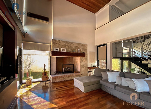 Imagen 2 de 30 de Casa De Categoría En Venta, Villa Belgrano, Córdoba. 4 Dormitorios