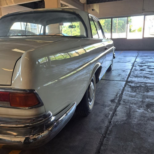 Imagen 8 de 25 de Mercedes Benz 220se