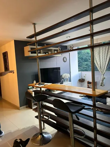 Vendo Apartamento Super Lindo, En La Parte Baja De La Loma De Los Bernal