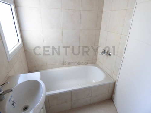 Imagen 15 de 30 de Impecable Tres Ambientes Con Dos Dormitorios En Suite Y Toilette A Estrenar