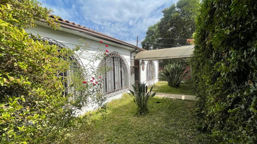 Linda Casa 4d2b, Excelente Sector, Cercana Comercios Y Serv