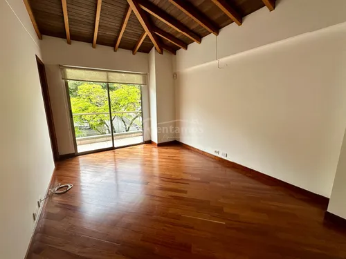 Casa En Arriendo En Loma Benedictinos. Cod A776027