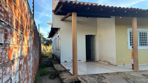 Casa, 3 Quartos, Sendo 1 Suite. Garagem 2 Carros Ou Mais