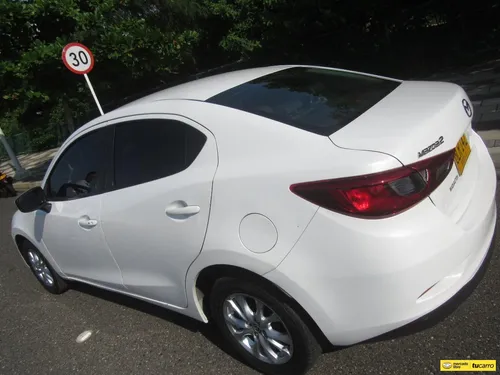 Mazda 2 1.5 Touring Sedan