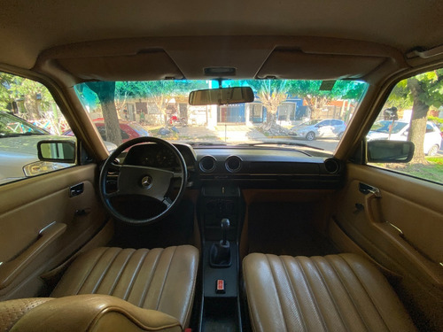 Imagen 12 de 15 de Mercedes Benz 250 W123 1981