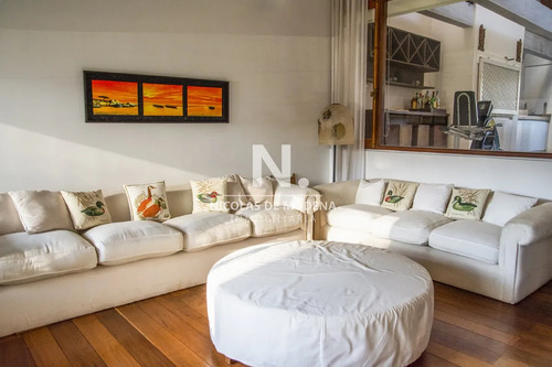 Casa A La Venta En Playa Mansa Punta Del Este, Gran Tamaño Ubicada En Zona Privilegiada.