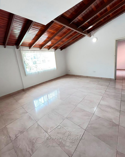 En Alquiler Townhouse De 180 M² Avenida Principal Del Castaño, Maracay Aragua