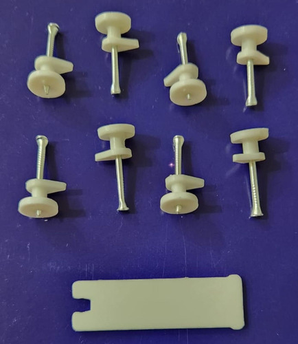 Clavos De Acero Con Soporte Plástico Clava Fácil Cuadros X 8 Diámetro Nominal 1 Mm Largo 2 Cm