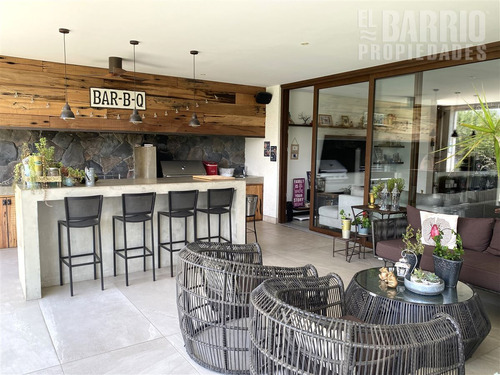 Casa En Venta De 4 Dorm. En Colina