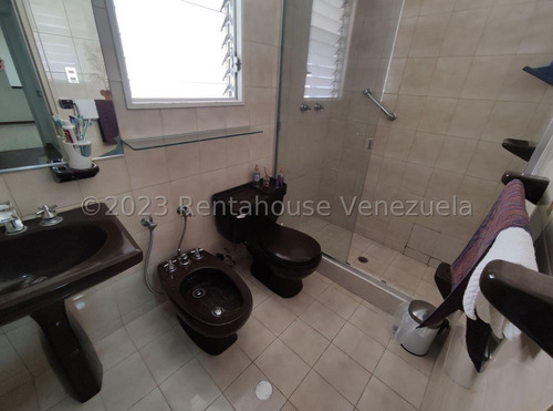 Ms: 25-12508. En Venta Amplio Apartamento En Colinas De Valle Arriba, A= 174 M2, 3h, 4b, 4p.