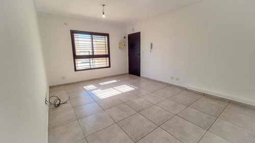 Ph 2 Ambientes Al Frente Con Balcon