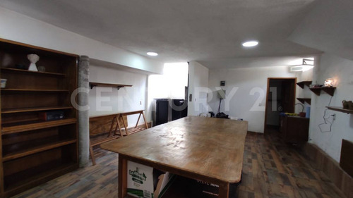 Casa En Venta Con Local Comercial En El Chamizal, Pedro Escobedo, Querétaro.