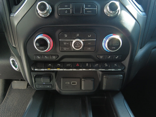 GMC Sierra 6.2 Denali Dvd At