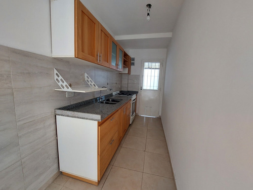Departamento De 2 Amb C/ Patio Y Cochera- Castelar- Alquiler