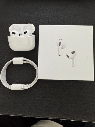 Apple AirPods (3a Generación) Con Caja De Carga Magsafe 1 (Reacondicionado)