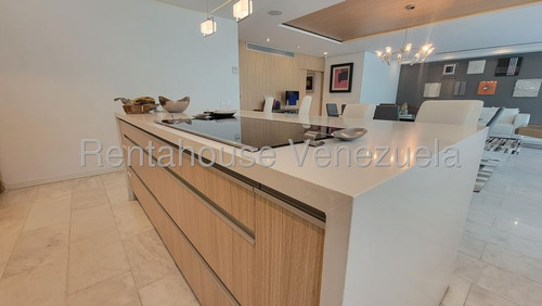 Apartamento ( 2 Niveles/ Amoblado/ Remodelado) Venta La Castellana Mls-25-16876