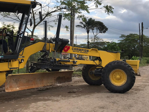 Motoniveladora Champion 720a