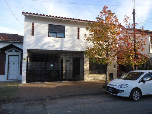Imagen 2 de 14 de Chalet En Venta En Castelar Norte