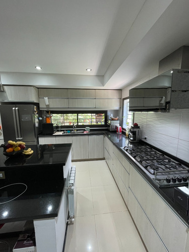 Casa De Lujo Estilo Moderno