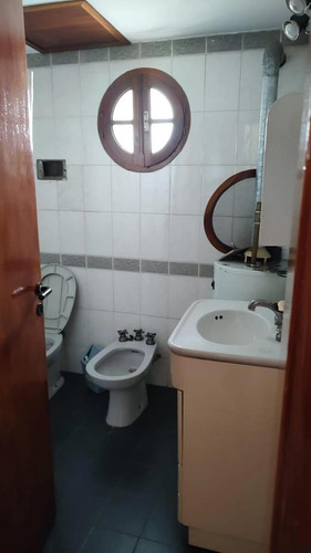 Casa En Venta - 4 Dormitorios 3 Baños - Cocheras - 350mts2 - Quilmes Oeste