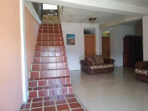 Imagen 8 de 10 de Se Vende Casa 112m2 3h/2b/2p El Junquito 8412