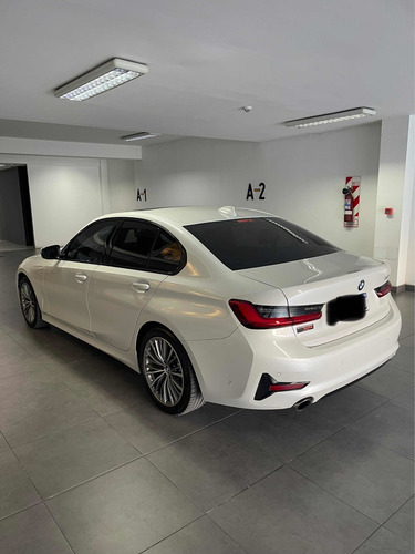 Imagen 6 de 8 de Bmw Serie 3 2019 3.0 330i Sedan Sport Line Shadow