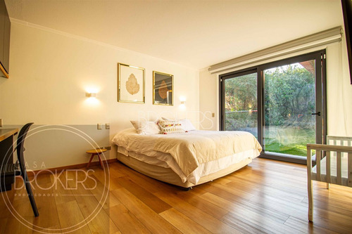 Casa En Venta De 4 Dorm. En Lo Barnechea