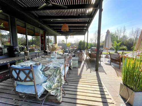 Casa En Arriendo De 5 Dorm. En Cond El Algarrobal
